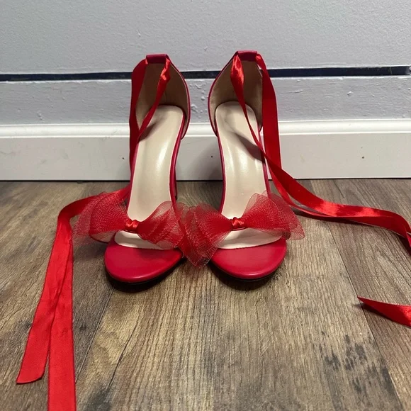 4 inch red heels with bow - Picture 2 of 6